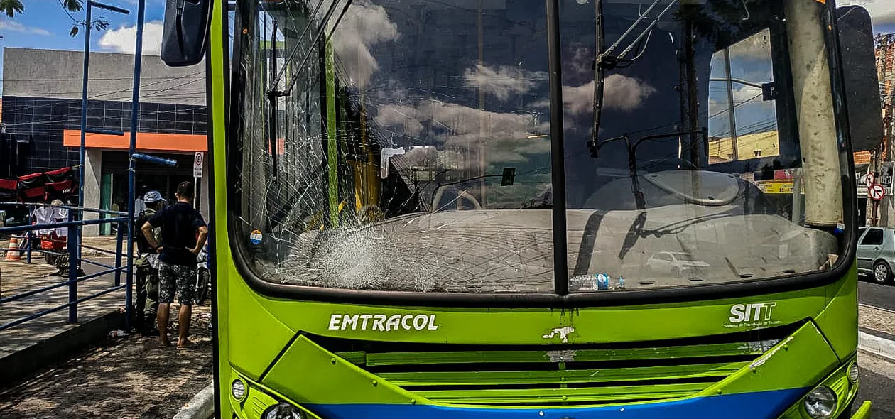 Ônibus envolvido no acidente
