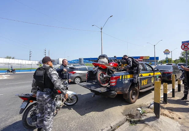 Perseguição policial termina com dupla presa em Teresina