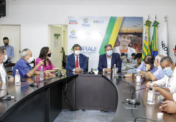Arthur Lira se reúne com Wellington Dias no Karnak