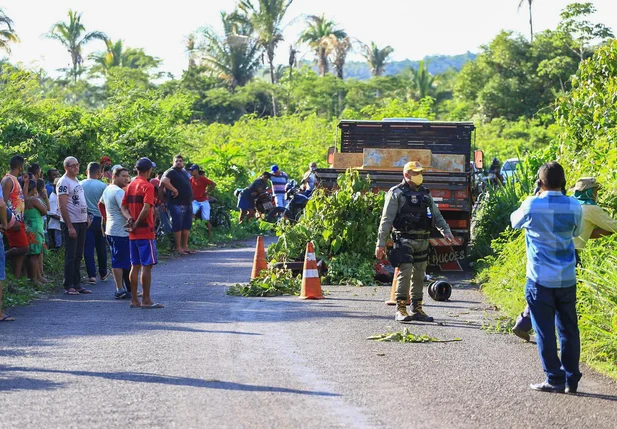 Homem morre após colidir em caminhão na cidade de Teresina