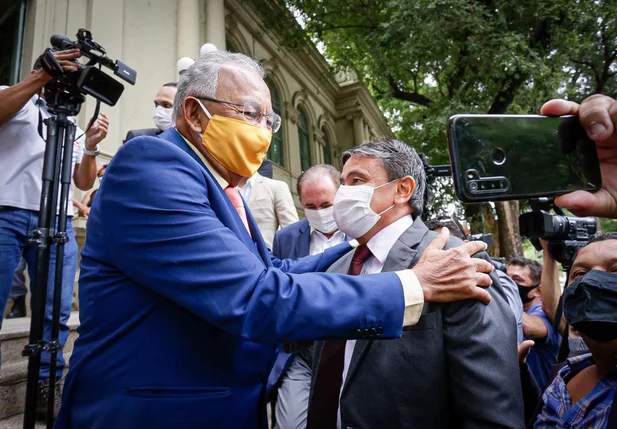Prefeito Dr. Pessoa recebe Wellington Dias no Palácio da Cidade