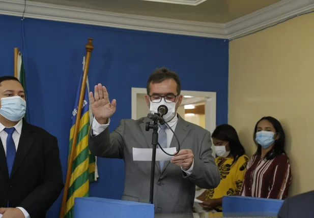 Zé Raimundo toma posse para segundo mandato como prefeito de Oeiras