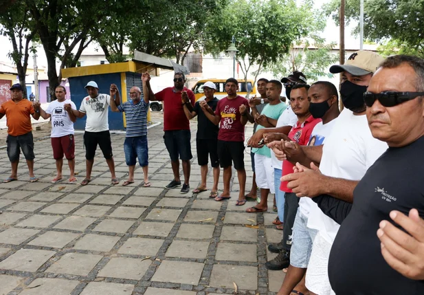 Dragueiros fazem manifestação no bairro São João em Teresina