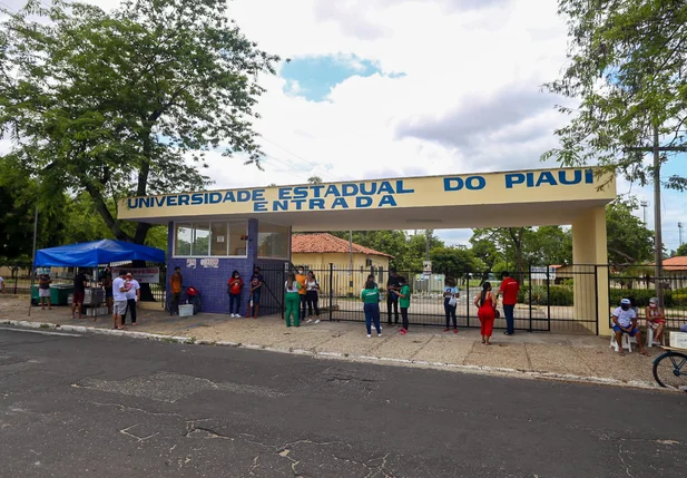 Estudantes do Piauí comparecem ao segundo dia de provas do Enem