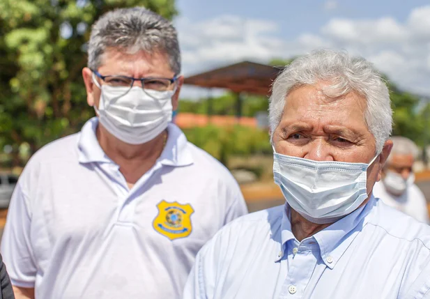 Senador Elmano visita obra de duplicação na BR 316