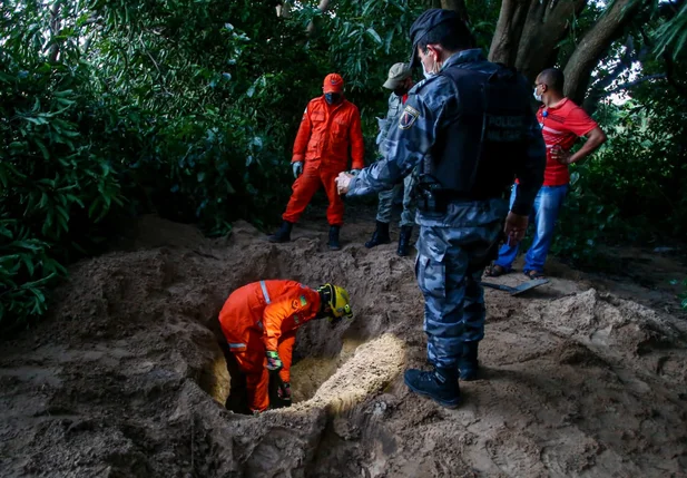 Corpo de mulher é encontrado em cova rasa no bairro Mocambinho