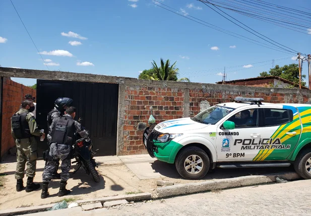 Bandidos fazem arrastão em residência no bairro Primavera