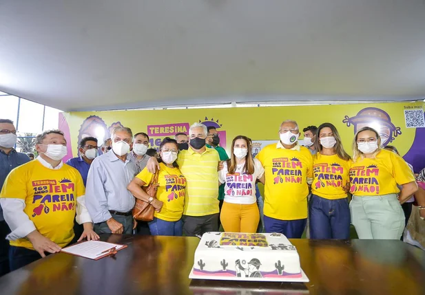 Corte do bolo do aniversário de 169 anos de Teresina