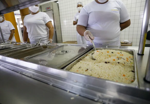 Dr. Pessoa inaugura reforma do Restaurante Popular no Mercado Central