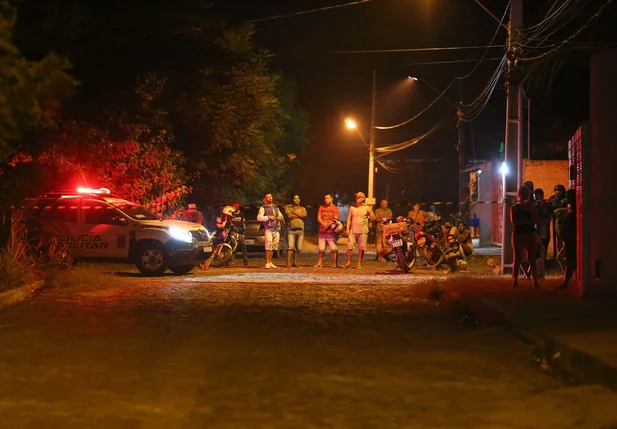 Jovem é assassinado com vários tiros no bairro Todos os Santos