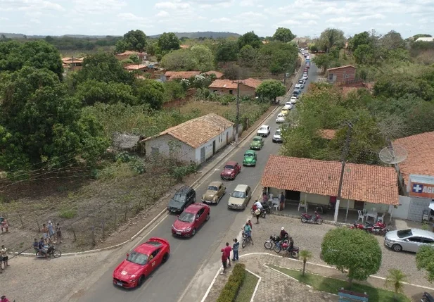 Encontro de Apaixonados por Carros Antigos atrai admiradores no Piauí
