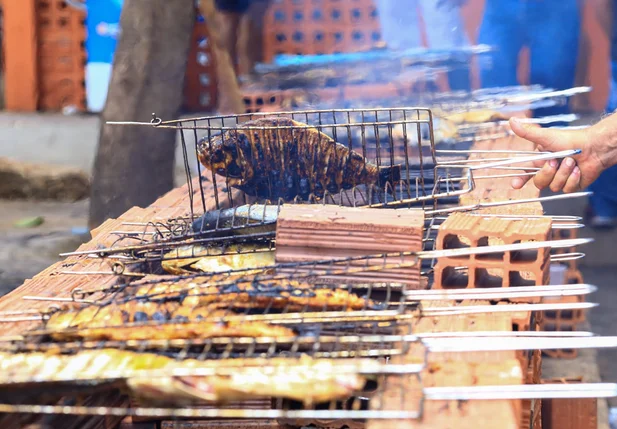 Trabalhadores do Mercado do Peixe realizam churrasco em Teresina