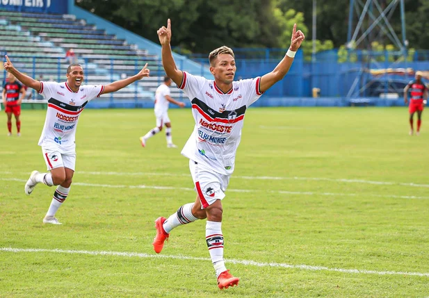 Clássico Rivengo termina com vitória do Galo no Lindolfo Monteiro