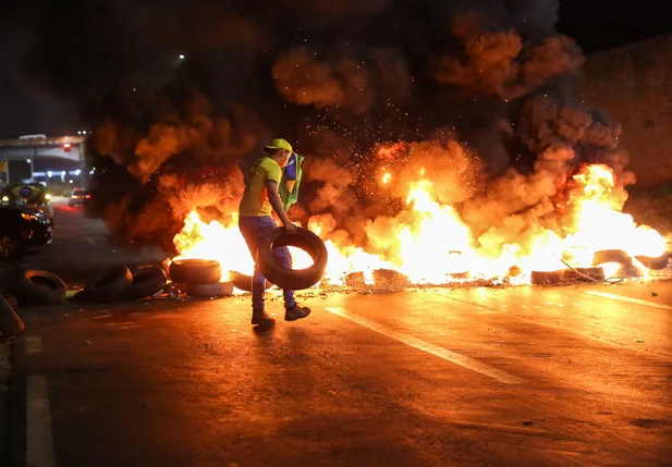 Apoiadores de Bolsonaro realizam manifestação em Teresina