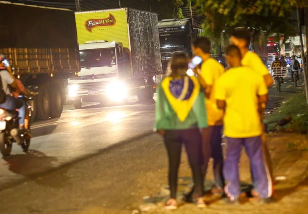 Manifestantes encerram manifestação na BR 316 em Teresina