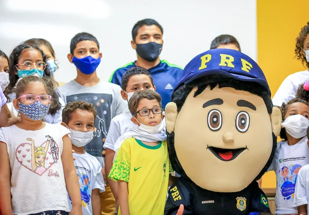 PRF realiza campanha “Policiais contra o Câncer Infantil” em Teresina