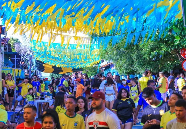 Torcedores acompanham derrota da Seleção Brasileira no Dirceu