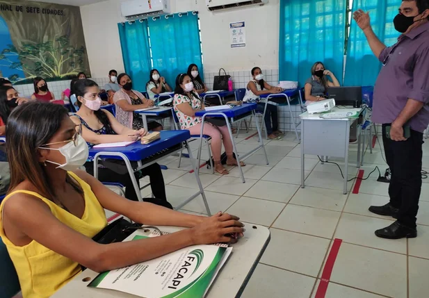 Nossa Senhora de Nazaré promove cursos para professores