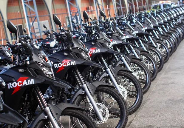 Wellington Dias entrega 50 motocicletas e armas para a Polícia Militar