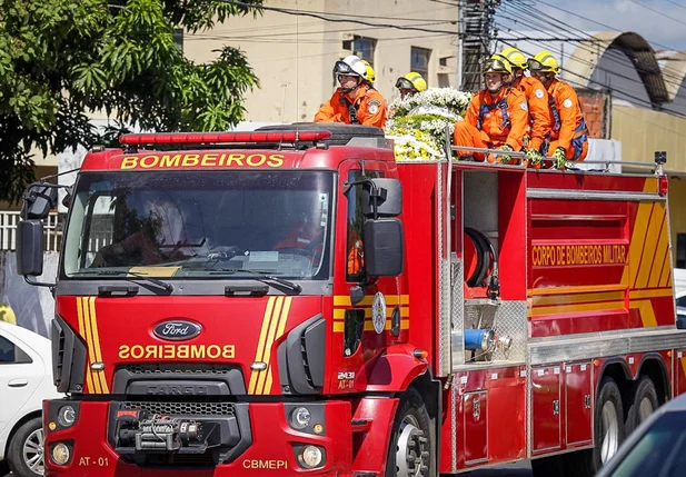 Cortejo com o corpo do tenente-coronel João Costa