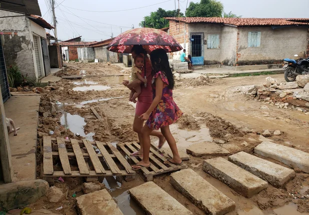 Obra de rua inacabada prejudica moradores no bairro Nova Brasília