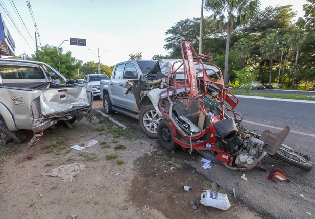 Amarok em alta velocidade provoca acidente na Avenida Maranhão
