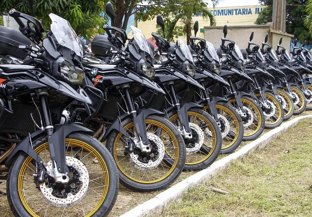 Governadora Regina Sousa entrega 270 motocicletas para Polícia Militar