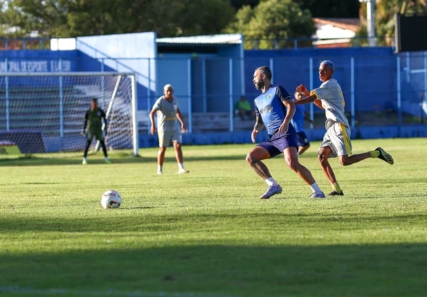 Treino do Altos no estádio Linfoldo Monteiro em Teresina Piauí