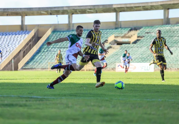 Confira fotos do confronto entre Fluminense-PI e Castanhal no Albertão