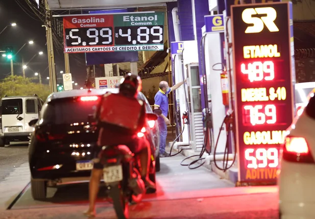 Gasolina já pode ser encontrada a R$ 5,99 em Teresina; veja postos