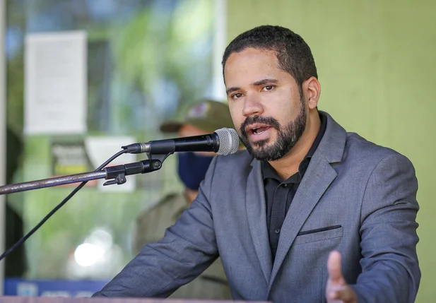 Jornalista Brunno Suênio recebe homenagem no 9º BPM em Teresina