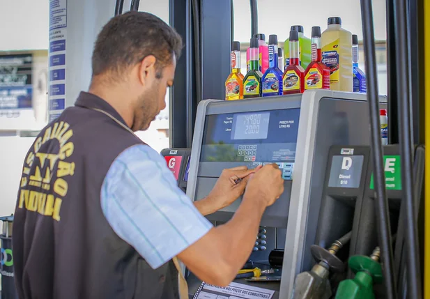 Procon fiscaliza redução no preço da gasolina em Teresina