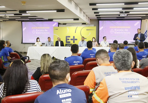 Equatorial faz aula inaugural da 2ª turma da Escola de Eletricistas