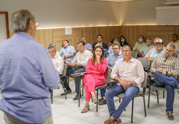 Sílvio Mendes se reúne com empresários de Teresina