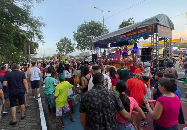 Carnaval 2023: Pranchinha anima Avenida Raul Lopes neste domingo