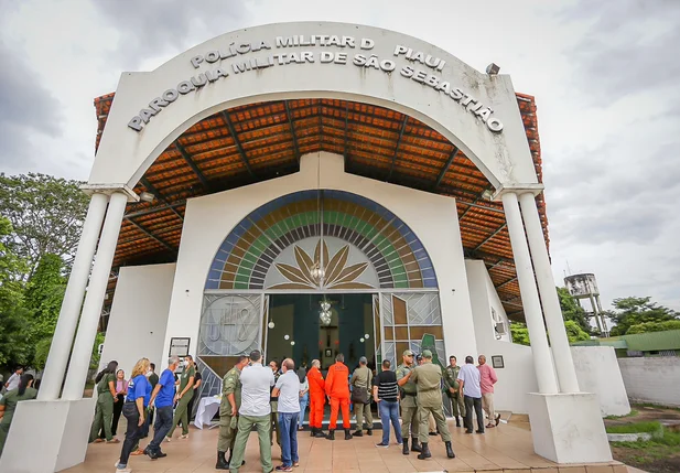 Corpo do coronel Lindomar Castilho é velado em Teresina