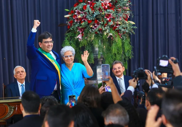 Rafael Fonteles recebe faixa de governador do Piauí