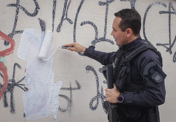 DRACO remove pichações do PCC nos muros da UFPI em Teresina
