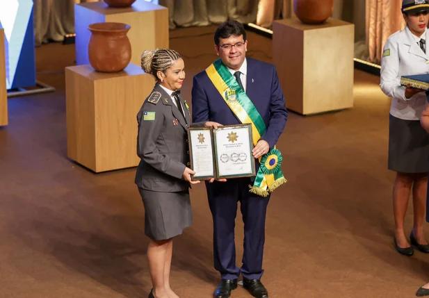 Entrega da medalha do Mérito Renascença em Teresina