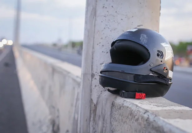 Motociclista morre em acidente em Teresina após celular explodir