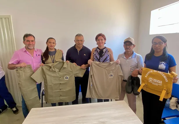Saúde entrega novos uniformes e equipamentos aos agente em Oeiras