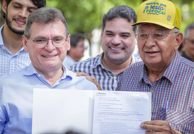 Dr. Pessoa assina ordem de serviço para asfaltar trecho da zona leste