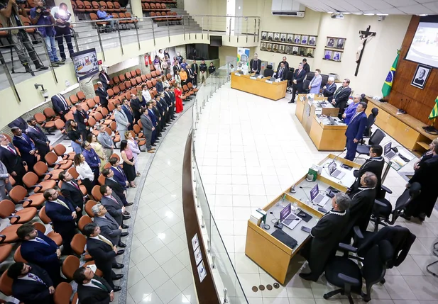 Juízes federais Nazareno César e Brunno Carvalho tomam posse no TRE