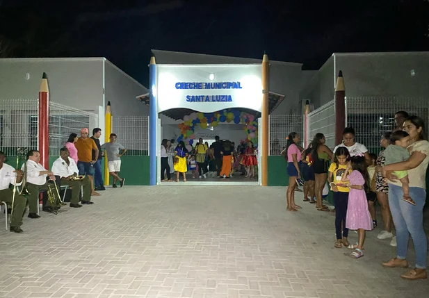Prefeitura de Esperantina realiza inauguração da Creche Santa Luzia