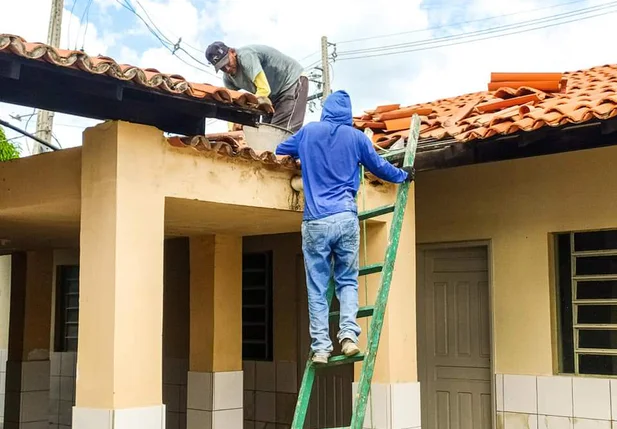 Prefeito acompanha andamento de obras em Joaquim Pires