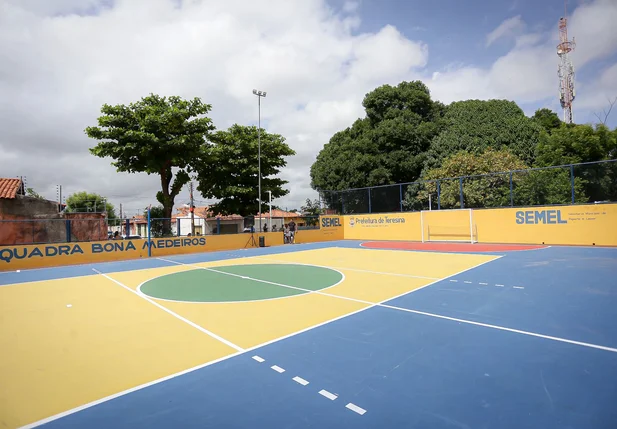 Dr. Pessoa inaugura quadra no bairro Saci