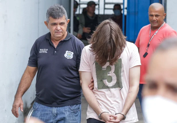 Estuprador Marcos Vitor deixa a Central de Flagrantes