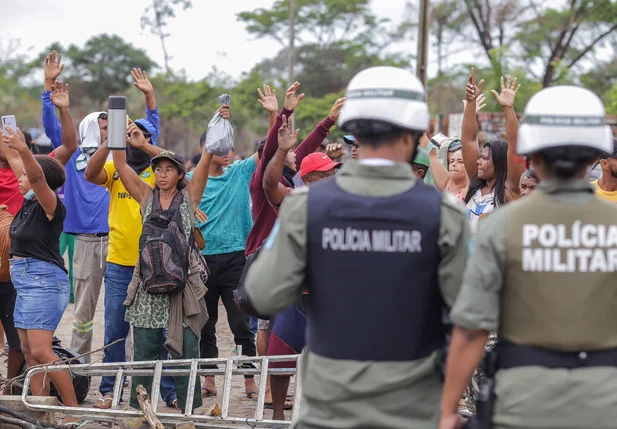 Famílias ocupam terrenos no residencial Bosque Sul em Teresina