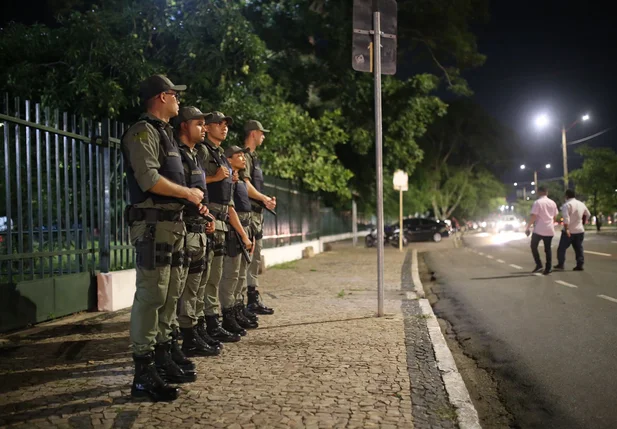 PM reforça policiamento em Teresina com alunos do curso de formação