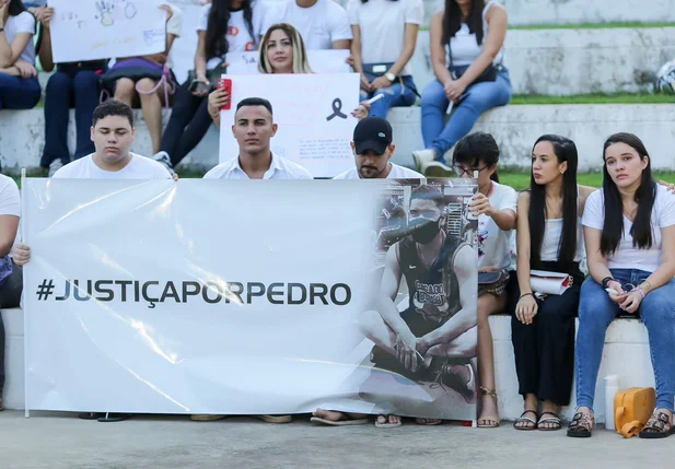 Vigília em homenagem ao estudante de Direito João Pedro